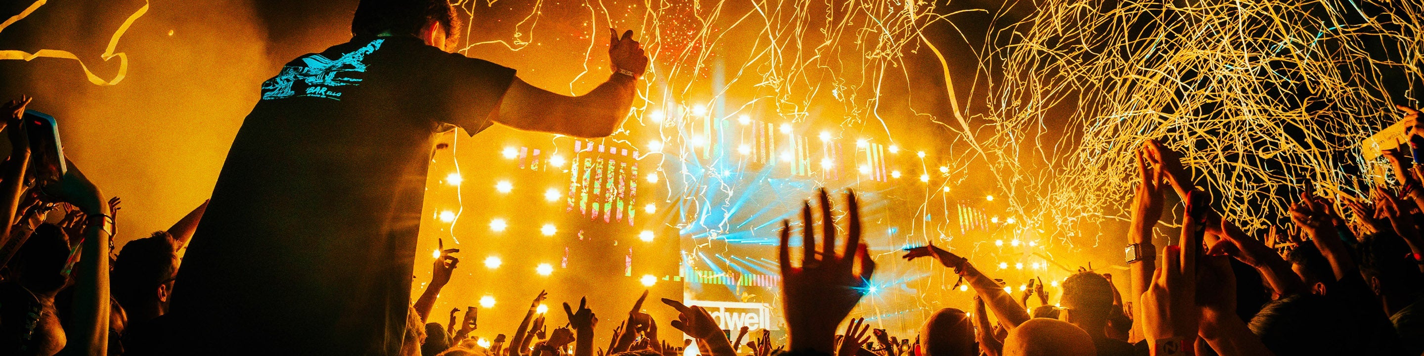 Handheld confetti